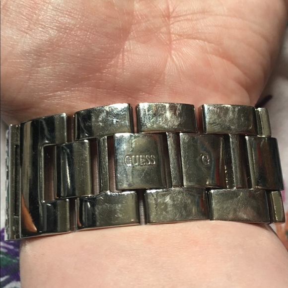 🔻PRICE DROP🔻‼️ Authentic Guess Watch - Picture 5 of 8